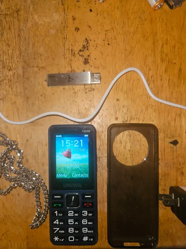 UNIWA 4G LTE BIG BUTTON PHONE-DUAL NANO SIMS-FM RADIO-FLASHLIGH