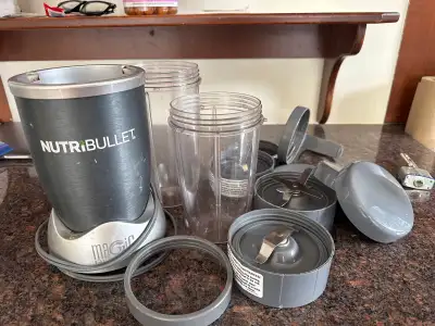 This pre-owned NutriBullet blender set is perfect for whipping up your morning smoothies or daily he...