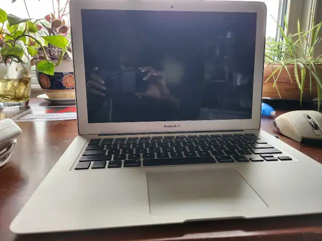 13" MacBook Air 494961692791941121