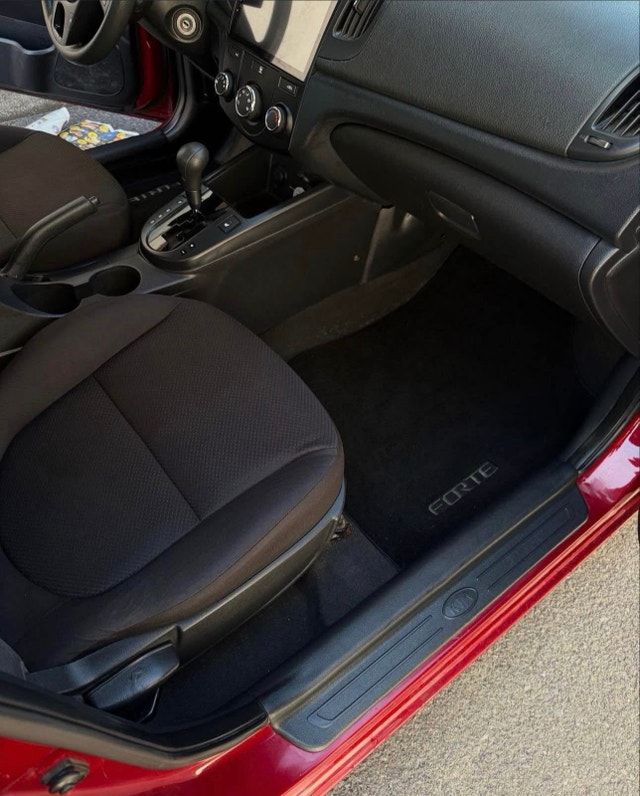 Kia Forte 2010 — photo 2
