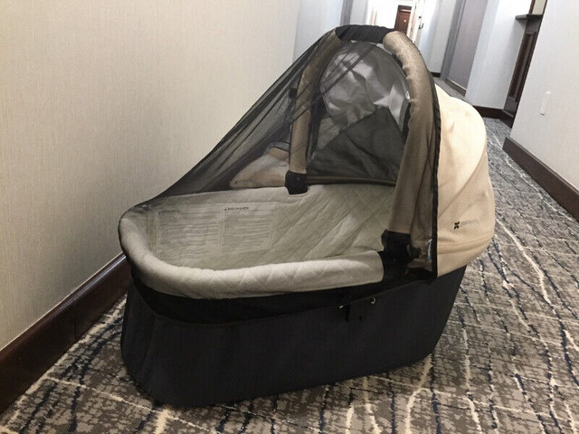 UPPABABY Bassinet with UV Screen front and rear nets like new in Strollers, Carriers & Car Seats in City of Toronto - Image 2
