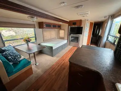 This beautifully clean travel trailer must be seen to be appreciated! ***IF THIS AD IS UP IT IS STIL...