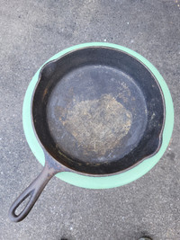 1930's T Eatons Houseware Co Cast Iron Pan - Size 9 5- Canadian