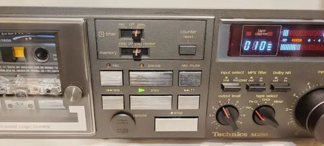vintage technics RS-M250 cassette deck in Stereo Systems & Home Theatre in Mississauga / Peel Region - Image 5