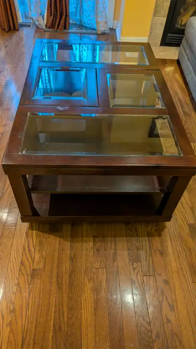 19" x 30" x 45" beautiful convertible coffee table with glass top for sale. Perfectly good condition...