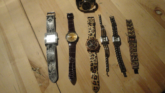 lots de montres,allez voir mes autres annonces. dans Bijoux et montres  à Saguenay - Image 2
