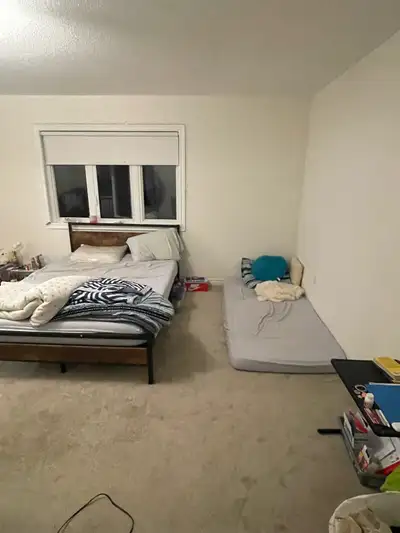 Master Bedroom available for 2 people from Jan 1st. The room has a walk in closet and a private bath...