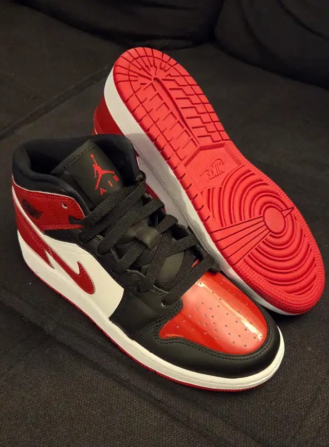Brand New Jordan 1 Mid "Bred Toe" (GS) - Size 5Y / Women’s in Women's - Shoes in Oakville / Halton Region - Image 5