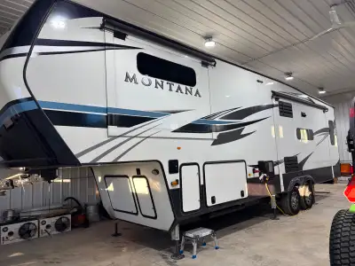I am selling my well-maintained Keystone Montana fifth wheel trailer, a spacious and reliable home o...