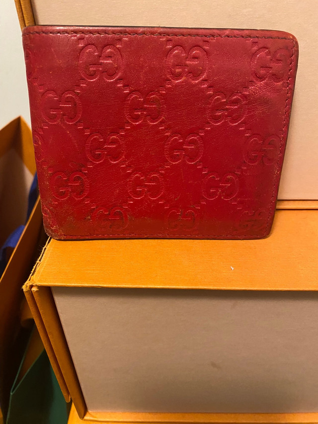 Used Red Leather Gucci Bifold Wallet in Men's in City of Toronto - Image 2