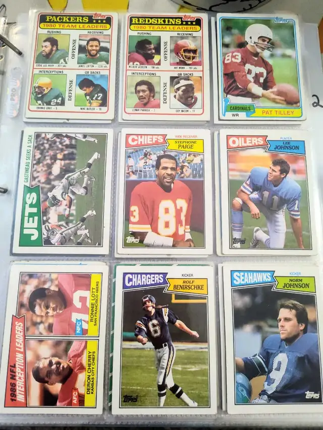 1970's & 1980's Topps NFL football cards- over 145 cards lot #2 in Arts & Collectibles in Hamilton - Image 3