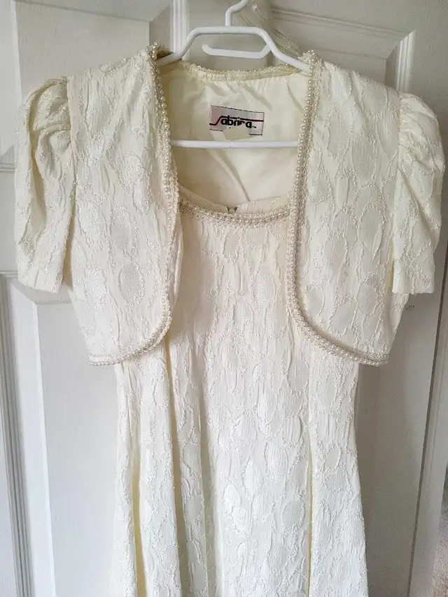 Girls Cream White Sleeveless Dress Bolero Jacket Pearls Size 14 in Kids & Youth in City of Toronto - Image 3