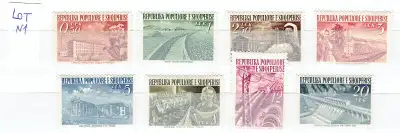 Un série de 8 timbres neufs de l'ALBANIE COMMUNISTE, "vie du pays".