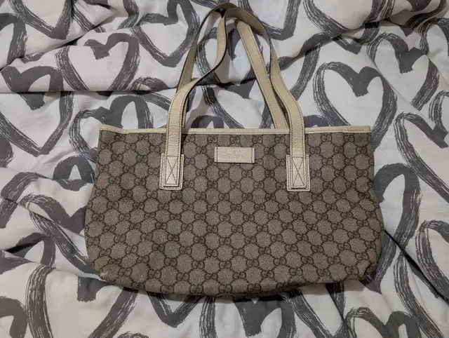 Gucci Canvas Tote Bag in Women's - Bags & Wallets in Mississauga / Peel Region - Image 2