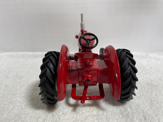 *RARE* McCORMICK-DEERING W-6 Farm Toy Tractor in Toys & Games in Regina - Image 4
