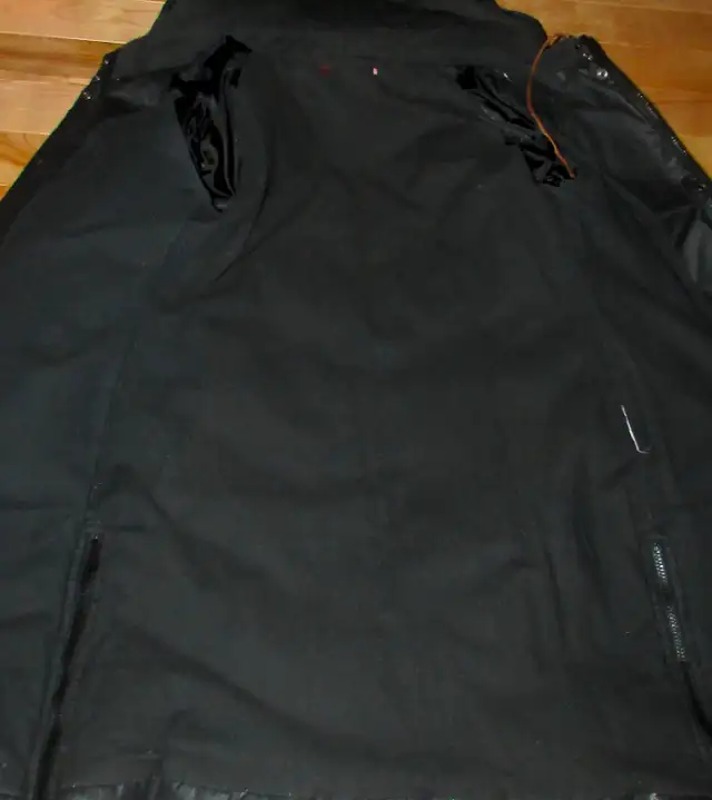 BEAU MANTEAU  FEMME BUFFALO  NOIR  MD BUSTE 40  DUVET $85.00 in Women's - Tops & Outerwear in City of Montréal - Image 8