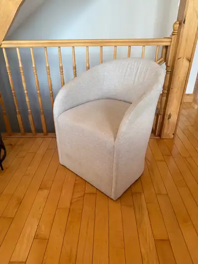 Accent chair beige( bernhardt), View more