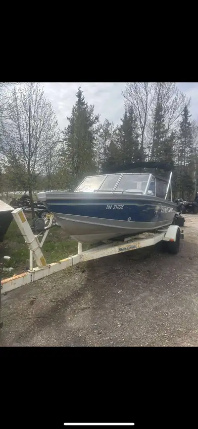 1995 Lund 1650 runs and drives great have ownership for trailer bunk trailer boat has new Bimini top...