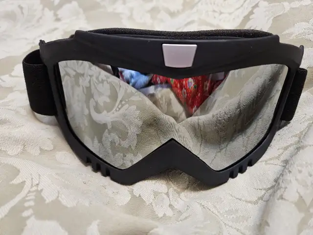 New Ski Goggles in Snowboard in Red Deer - Image 2