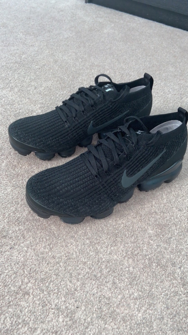 Nike Air Vapormax Flyknit 3.0 (size 10)  in Men's Shoes in Mississauga / Peel Region - Image 2