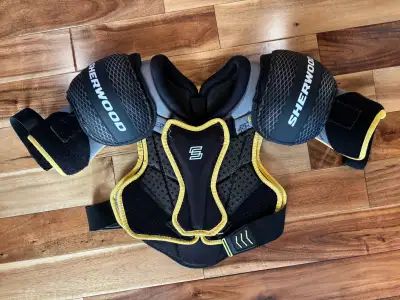 Sherwood Rekker Junior Hockey Shoulder Pads size M, View more