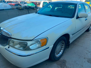 2001 Lincoln Town Car Executive