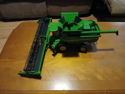 Moissonneuse batteuse John Deere, View more