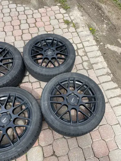 Selling a beautiful set of 17” fast rims that are in amazing condition with no cracks or bends. Has...