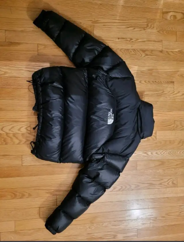 New North Face puffer jacket size xsmall  in Women's - Tops & Outerwear in City of Montréal - Image 6