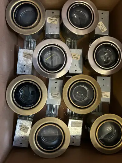Recessed lights / lumières encastrées, View more