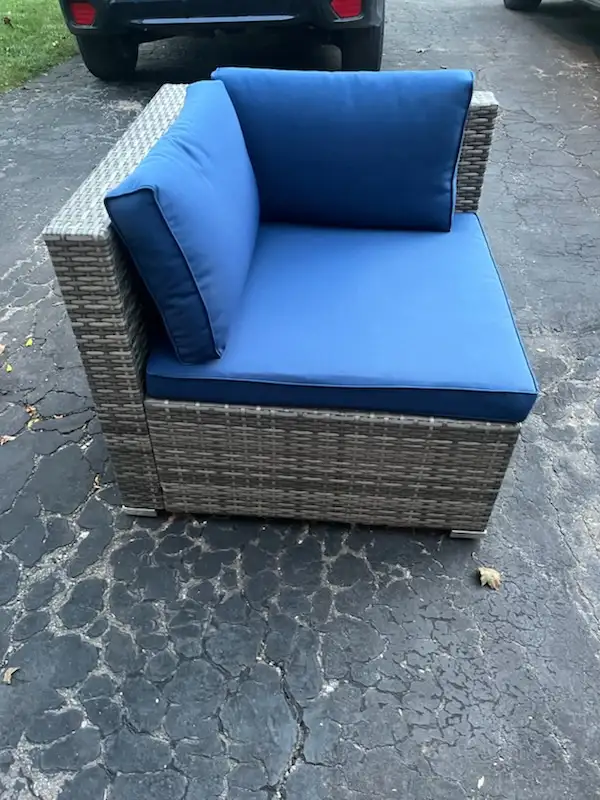 Outdoor wicker patio corner chair in Patio & Garden Furniture in Hamilton - Image 3