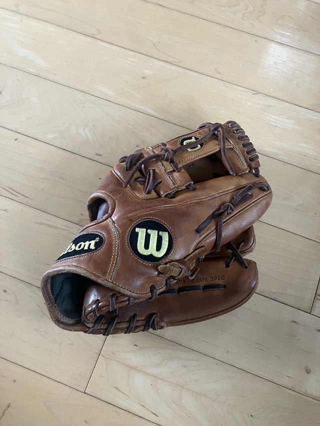 A2000 DP15 11.5 infield glove in Baseball & Softball in St. Catharines - Image 2