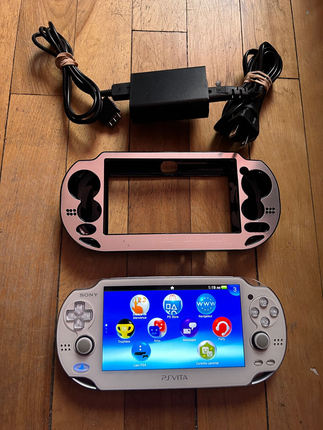 PS Vita OLED console PCH-1001 dans Sony PSP, Vita  à Ville de Montréal