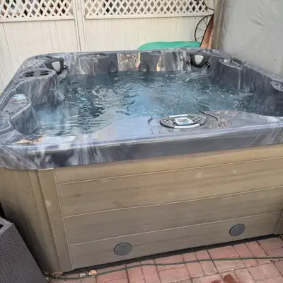 For Sale - 2017 Coast Spa Freedom Elite Series hot tub, in great condition. Dimensions: 92"x92"x40",...