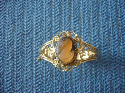 LADIES FANCY CAMEO COSTUME JEWELRY BRACELET #J-17 • Whiting & Davis Co. etc. etched on inside • Rais...
