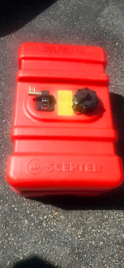 Brand new 45 litre plastic , gas tank with brass fitting for Johnson/Evinrude. Used only for a month...