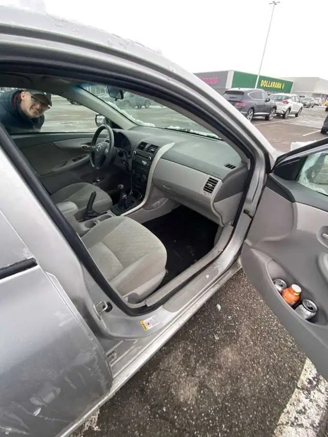 2010 Corolla le in Cars & Trucks in Barrie - Image 7