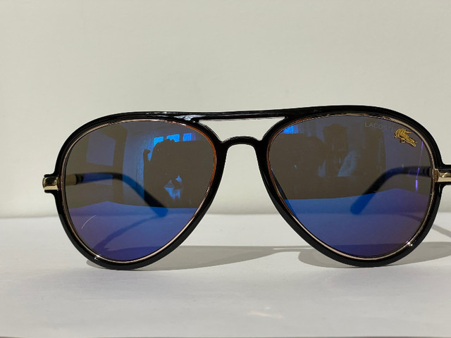 Lacoste sunglasses/ lunettes de soleil dans Bijoux et montres  à Ouest de l’Île