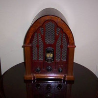 GE General Electric Model 7-4100JA Retro Cathedral AM FM Radio