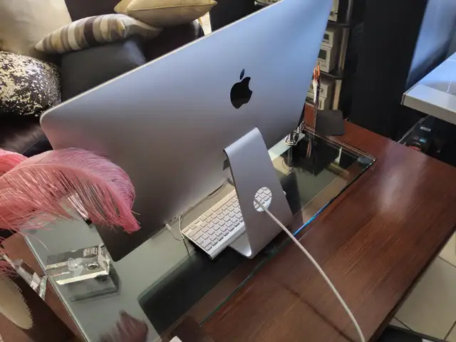 Imac 27 inc desk top computer in Desktop Computers in Hamilton - Image 11