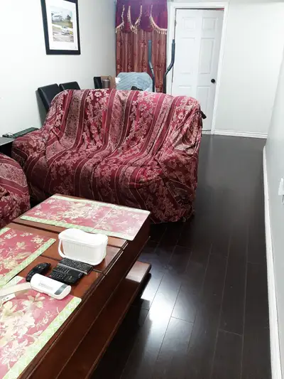 ROOM FOR RENT FOR A GIRL IN MALTON MISSISSAUGA.TEL.16476996265