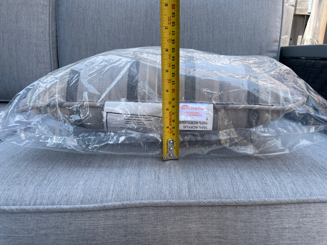 Brand new Sunbrella 16” throw pillows  in Outdoor Décor in Markham / York Region - Image 3