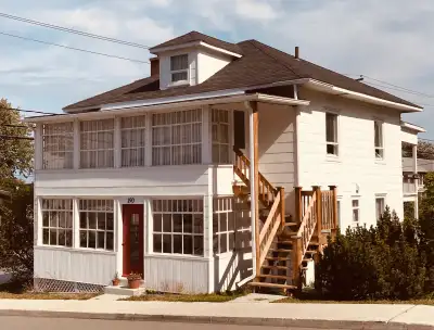 Magnifique Maison ancestrale au centre ville de Rimouski. Entièrement construite en bois et d’époque...