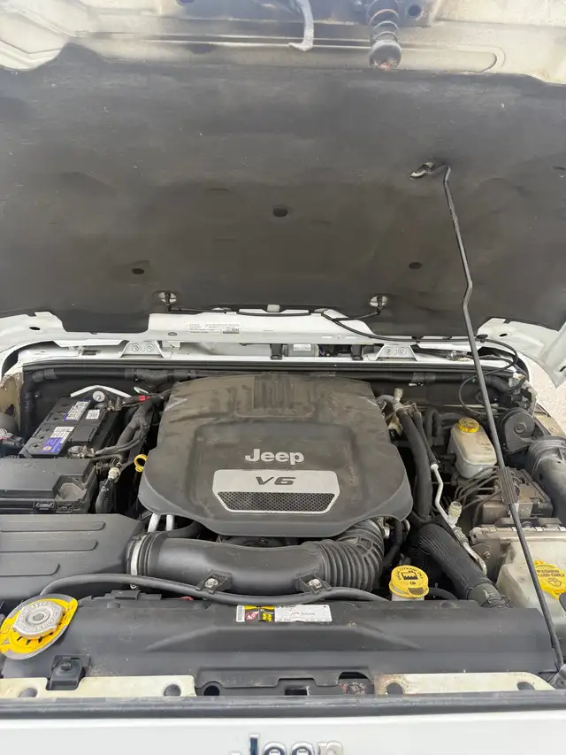 2016 Jeep Wrangler Sahara - Automatice 556564853053214726