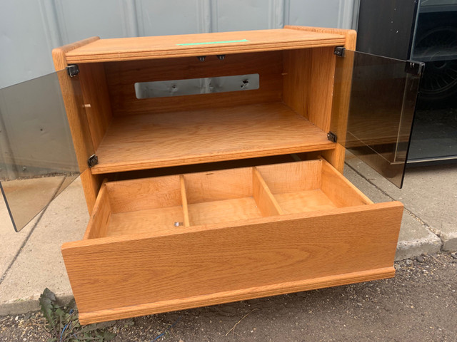 Oak tv stand with drawer  in TV Tables & Entertainment Units in Edmonton - Image 2