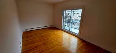 **À louer – Grand 5½ rénové à Boisbriand | Disponible le plus tôt possible. ** Superbe **5½ entièrem...