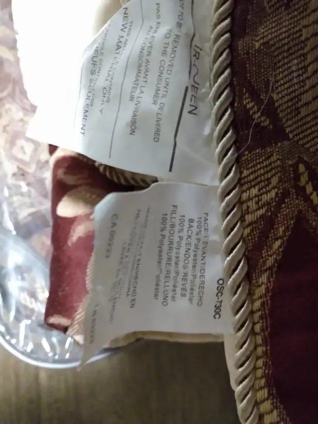 Queen Comforter Seat in Bedding in St. Catharines - Image 6