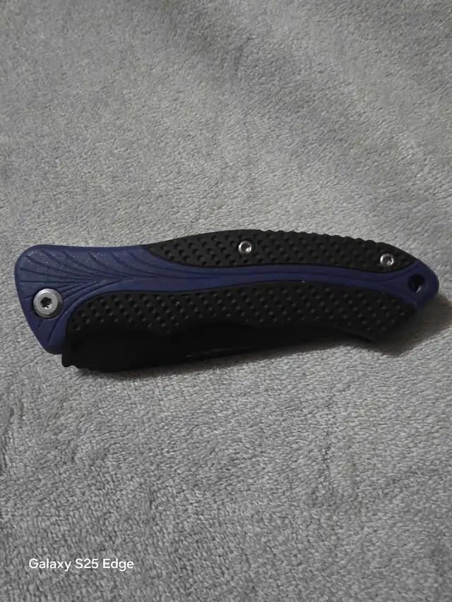 Camillus Titanium Folding Knife in Hand Tools in Terrace - Image 2