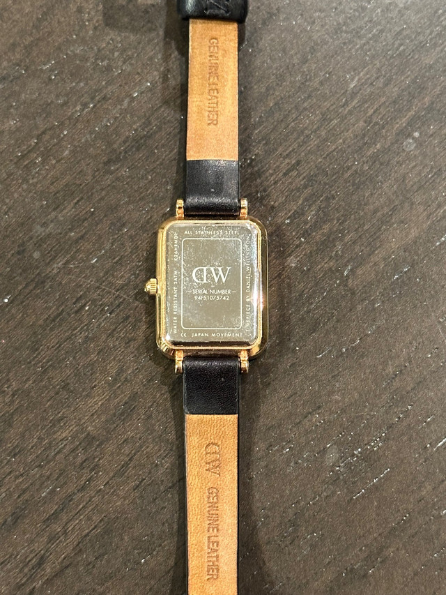 DW women’s watch  dans Bijoux et montres  à Ville de Montréal - Image 2