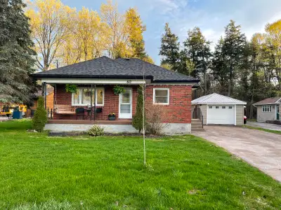 Private sale. 2 bed 1 bathroom house located at 862 south st Warsaw. Red brick with new shingles 202...